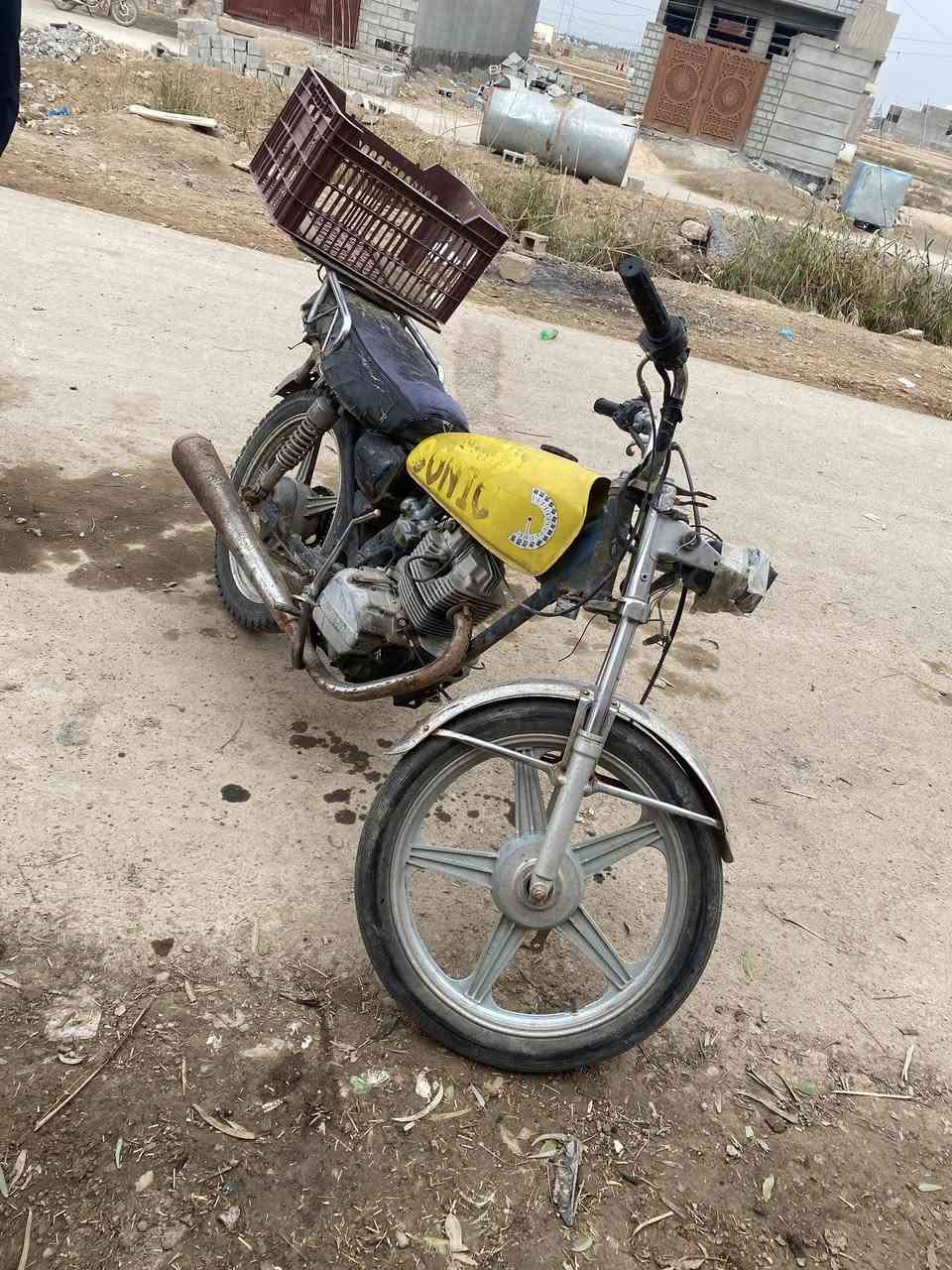 دراجات. للبيع سيفان وسكنس والايراني الاصفر شغال والصيني طافية سعرهن مناسب تريد وحدة تريدهن كلهن اتصل فقط***********
