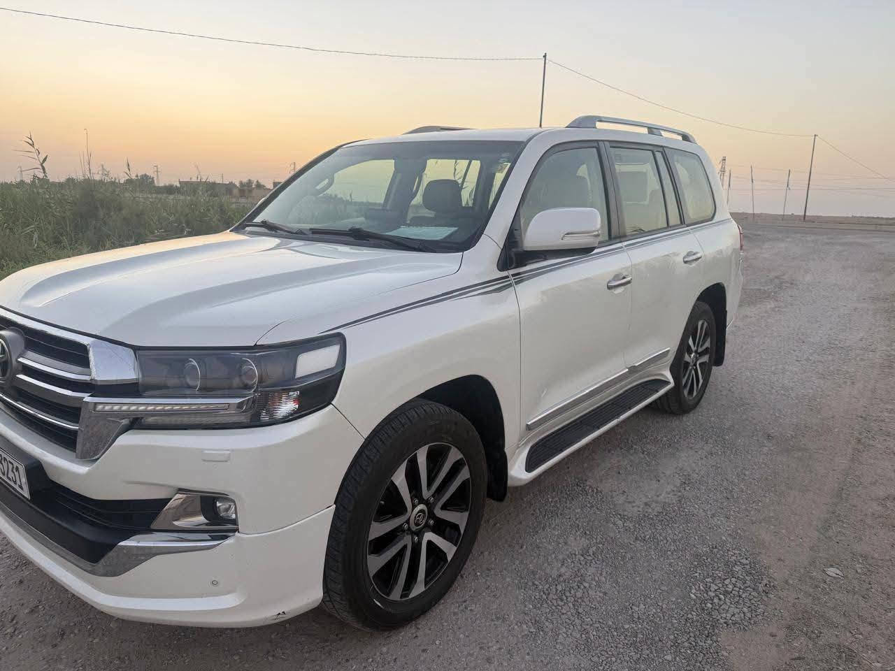 🚘 للبيع – تويوتا لاندكروزر GXR موديل 2019  

ساز أصلي – فول مواصفات – هيبة الطرق وفخر الصناعة اليابانية  
رقم بغداد جديد (دولي)  
السيارة باسم المالك – تحويل ثاني يوم  
سنوية جديدة  
مكفولة كفالة عامة من الصبغ والتبديل البارد  
ماشية فقط 104 ألف كم  

المواصفات الداخلية والخارجية:  
تشغيل بصمة + بصمة أبواب + تشغيل عن بعد  
إشارات ترحيبية  
فتحة سقف سلايد  
مرايا شفط + مرايا قلاب كهربائية  
كشنات جلد أصلية + كهربائية (حركتين/ثلاث حركات)  
تصعيد وتنزيل الجام عن طريق الريموت  
دبل ماوس  
8 وسائد هوائية (Airbags)  
جنطة كهربائية ذكية  
3 مناطق تبريد + ثلاجة  
محرك V8 سعة 4600 سي سي  
إشارات مرايا لكزس  
شاشة أمامية + شاشات خلفية  
كاميرا 360° دوارة  
حساسات أمامية وخلفية  
مطفأة حريق  

📞 للتواصل اتصال مباشر: ***********  
💵 السعر المطلوب: 490 ورقة  

#تويوتا #لاندكروزر #LandCruiser_2019 #سيارات_العراق
