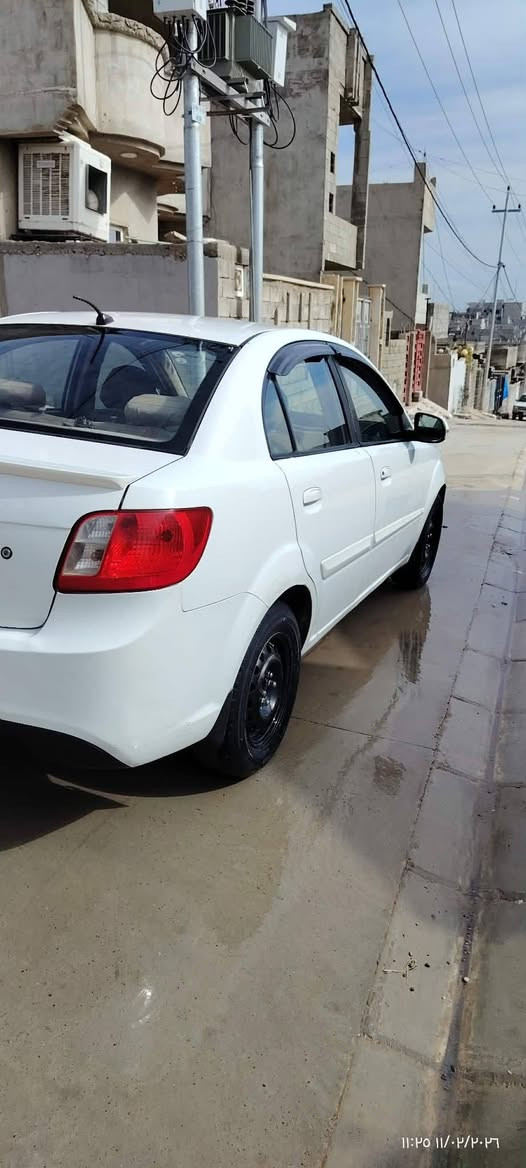 ريو 2011
رقم اربيل رقمها دولي مسطره 
كير محرك شرط لاصرف ولانفخ ولاتبخير 
طخم جديد السياره جاهزه ماناقصه شي 
انا الشرعي شرط التحويل والغرمات 
بيها طخم باب السائق شبر مو اكثر 
بيها طخه بالبونيد معدل بارد بدون صبغ او دواخل 
بيها ملاحظات بسيطه تلقيط 

السعر 90ورقه وبيها مجال بسيط للشراي 
ارقام التواصل 
***********
***********
