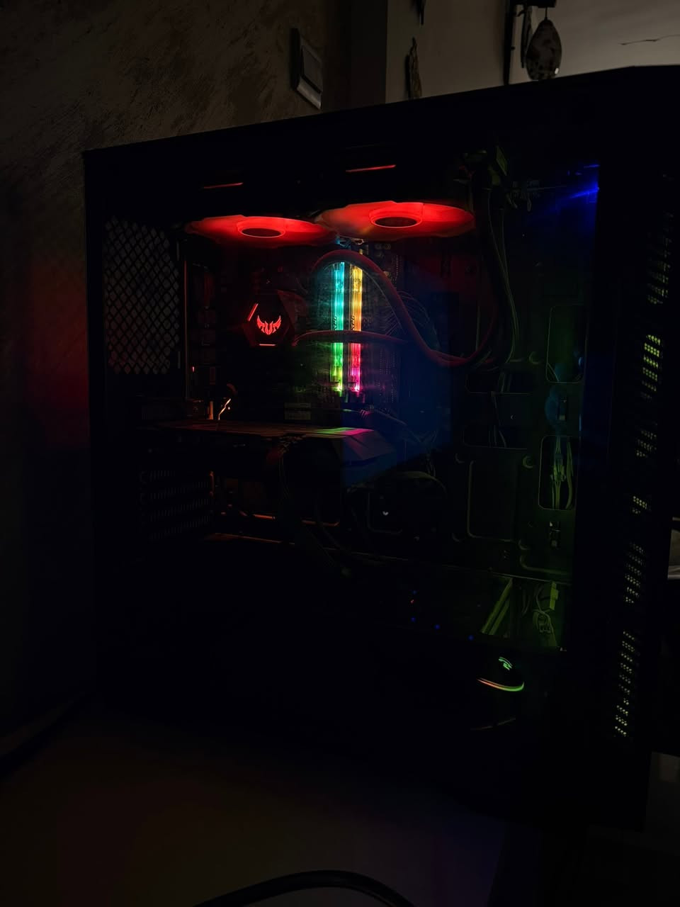 السلام عليكم
تجميعة للبيع (كيس فقط)

* GPU — GTX 1660 SUPER GIGABYTE (كارتونته موجودة)

* Case — Matrexx 55

* CPU — Ryzen 7 2700X

* Motherboard — B450M DS3H (كارتونته موجودة)

* RAM — XPG 2x8 GB

* SSD (M.2) — Transcend 128GB

* HDD — Toshiba 1TB

* PSU — FSP Hyper K 600W (كارتونته موجودة)

* RGB Fans — ASUS TUF RGB 240 (كارتونته موجودة)

للتواصل و الاستفسار خاص او واتس اب دائماً موجود      ***********
