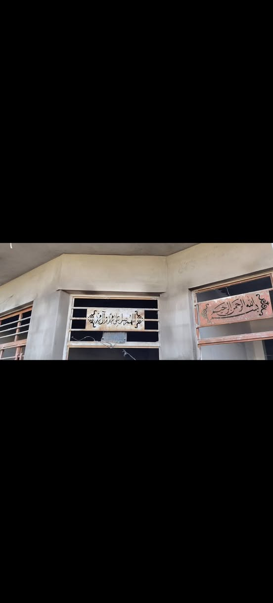 خلفة لبخ 
اشتغل قاطين لبخ 
و اشتغل قاط واحد 
و اشتغل ترايش تقطيع 
و اشتغل واجهيات هم 
و ذا حاب تشوف وتعامل راسني خاص 
اشوفك كل شغل وكلشي بسعرة 
  اشتغل داخل ديالى 
ليحب يحجز 
رقمي واتساب واتصال ***********

