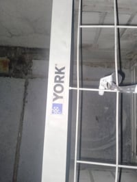 مكيف شغال بس يفصل السعر 250مكانه الشعب 07730098257