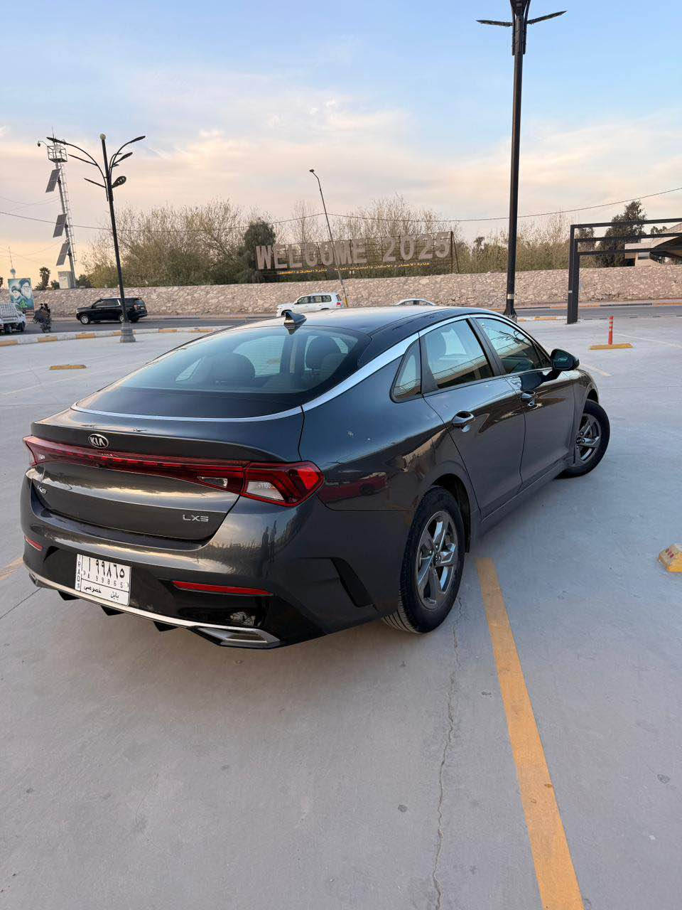 السلام عليكم
للبيع k5 موديل 2021 نص فول فئة Lxs ومواصفاتها المعروفة رقم بابل
حادث السياره
*فقط بارد جاملغ وحافت البنيد وصور الحادث مرفق
مواصفات السياره
*دشبول بيانوا 
*اربع وضعيات قياده
*رادرات امامي وجانبيه وحساس خلفي
*مكينه 1600تيربوا اقتصادي جدا 
*شاشه كار بلي +كاميره خلفيه
*ويل 16
*السياره مسويله ادامه كامله صدر وبلكات ونوزلات وبولش ونانوا سيراميم
السياره جديده استخدام شخصي معروضه 16 الف دولار وبيه مجال بسيط مكان السياره بغداد السيديه 
للاستفسار للاتصال *********** بغداد, العراق
