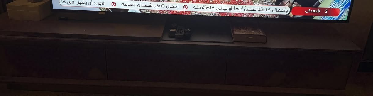 السلام عليكم كناتير خشب صاج اصلي اصلي مثل ما موضح بصوره 3 كناتير كل كنتور يحتوي على بابين وملحقين استعمال قليل جداً ولحد الان فارغات وايضاً ميز تلفزيون بلون جوزي وصحراوي نضافته 100 بل 100 
العنوان: بغداد البنوك 
الهاتف: *********** ومتواجد ع هذه رقم واتساب
