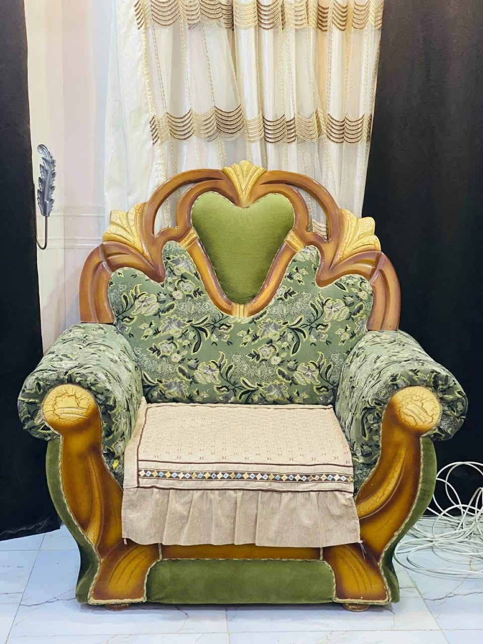 تخم عشرة مقاعد ضخم مع طبلات عدد2 سعر 300  مراسلة  او اتصال *********** وردية خارج نزلة ابو كيرة
