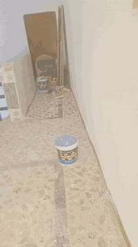 سلام عليكم عمل جميع الديكورات الداخليه والخارجيه ترميم منازل شقق صبغ ورق جدار سحبات تغليف فوم ديكور بلازمه بانسب الاسعار اتصل واتساب وبخدمتكم***********
