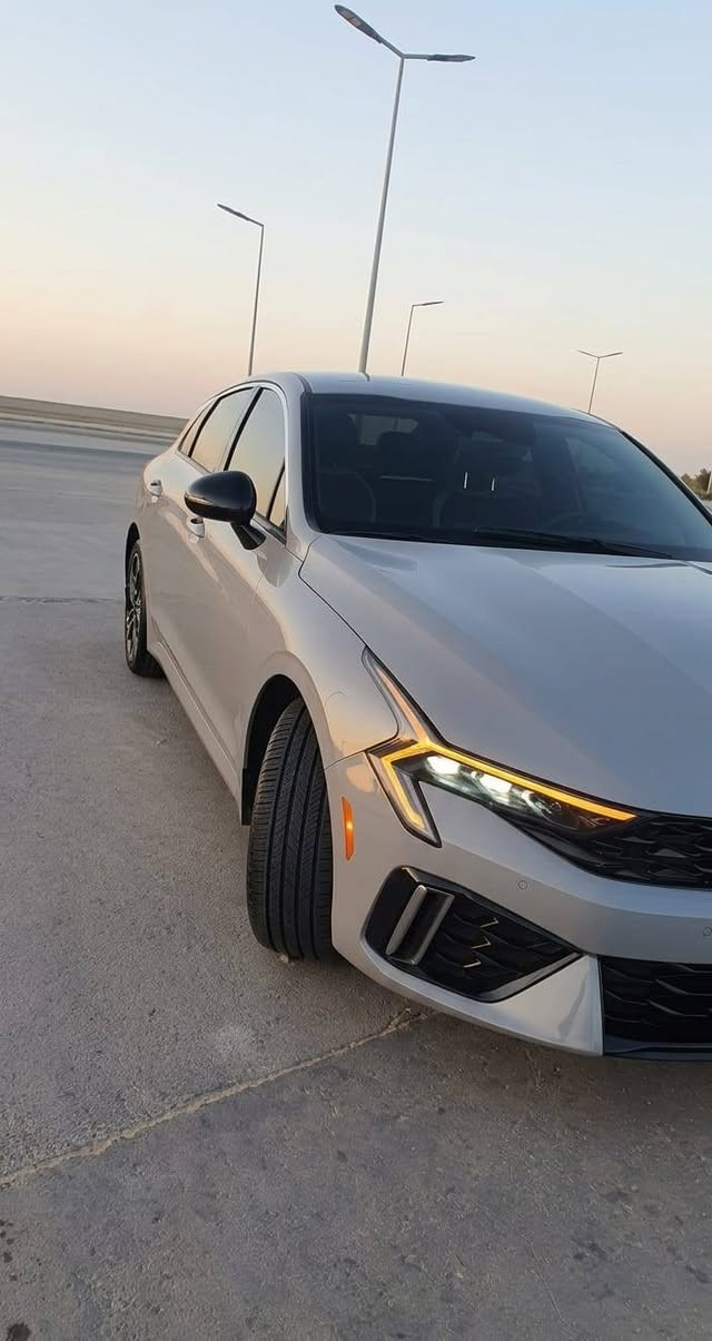 سلام عليكم 
K5 GT.Lineفول مواصفات عدى البانوراما 
موديل  2025
محرك 2500 تنفس طبيعي 
الون اسمنتي المميز 
بصمه + سايد بريك بصمه 
نضام ABS
مانع انزلاق 
حساس اطار 
شاشه كبيره متصل 
رادار امامي وخلفي وجانبي 
4وضعيات قياده 
بعد بيهه هواي مواصفات 
ماشيه 12 مايل 
رقم شهداء معفي من الضريبه والكمرك 
سعر 195 
مكاني بصره قرب جامعه الكرمه 
***********
