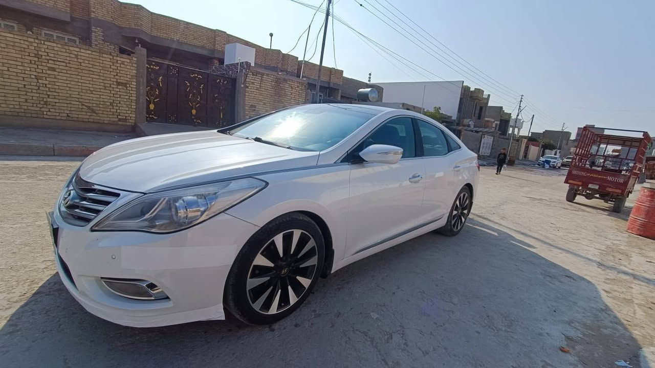 ازيرا  2014 خليجيه السياره جاهزه  رقم انبار
 السعر 138ورقه وبيه مجال الرقم ***********
مواصفات
محرك سته سلندر V6 3000 المرغوب 
كشنات جلد + كهرباء +تبريد تدفئه قطعتين 
بردات جانبيه +خلفية كهرباء بلاد
حساسات خلفيه +بصمة 🫆 ابواب 
بانوراما
مري شفط + لد ترحيب+ هيتر ضباب
تحكم ستيرن
سونار موضح 
سياره مكفوله
