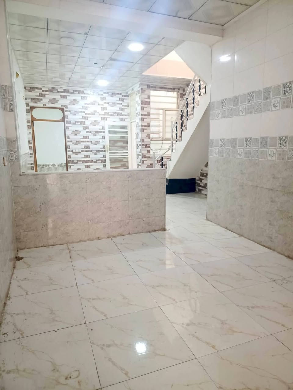 بيت للايجار حي ميسان قطاع 23 قريب شارع الكيات مساحه 100متر يحتوي على غرفه وصاله واستقبال ومطبخ وصحيات صب كونكريت ارضيه بورسلين جدران سيراميك سقوف سي إن سي سعر الايجار325 الف كل شهر بشهره 

للاستفسار والمعلومات الاتصال بنا *********** 
او مراجعه مكتب ألروان للوساطه العقاريه والمقاولات العامه 

عنوان المكتب حي ميسان ع الشريط قرب صيدليه الشراع مقابل الاستداره مباشر 

عندك بيت عرصه للبيع راسلنه وات ساب وتدلل
#النجف #الكوفة #حي_ميسان #عقارات #ايجار #رهان #بيع #شراء #العراق #مكتب #محامين #مبادرة #اسكان
