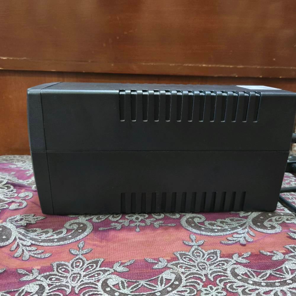 يو بي اس مستعمل بلي 4 (يشغل بلي فقط بدون شاشة) 850VA يشغل البلي تقريبا 10-15 دقيقة ما مبدل بطارية