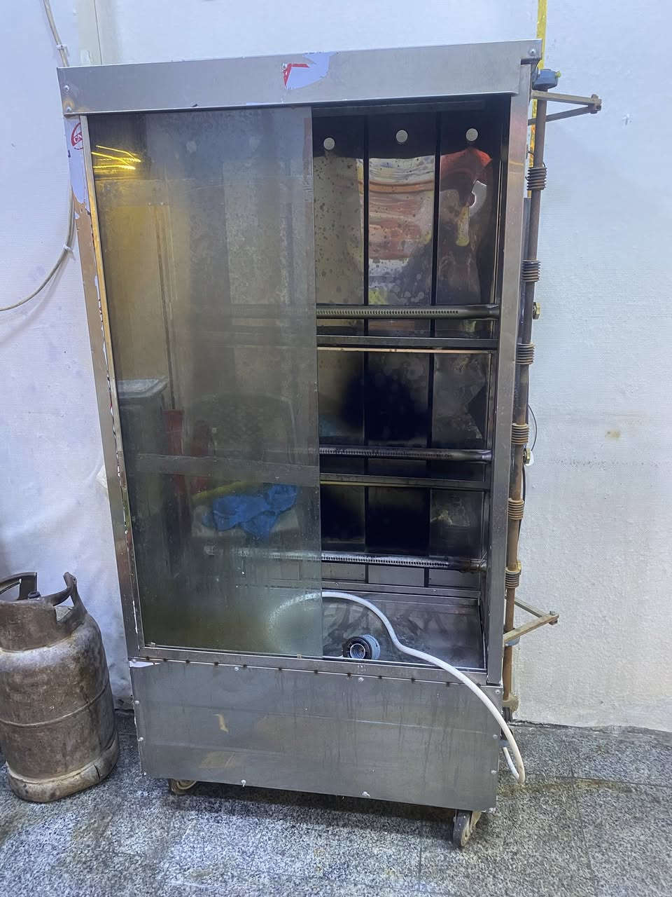 غراض مطعم لبيع شراي يتصل ***********
