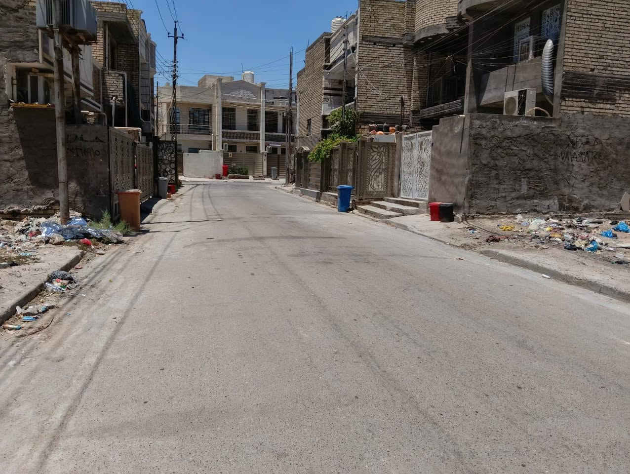 قطعة أرض للبيع المساحة 200متر طابو ملك صرف علئ طابو الدورة الواجهة 10متر نزال 20متر للبيع كاملة او 100متر الموقع الدورة الصحة شارع الزيتون خلف شارع الزيتون رقم الهاتف/***********
