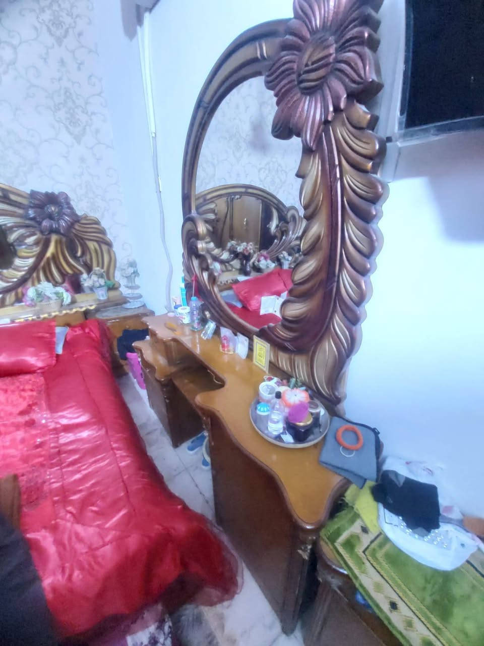 السلام عليكم غرفة اخشاب كامله مكمله ونظافه 100/80 السعر 750 _ ***********
