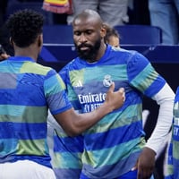 اليوم مواجهات ناريه في دوري ابطال اوربا تريد تابع هذه المباريات بدقه ع...