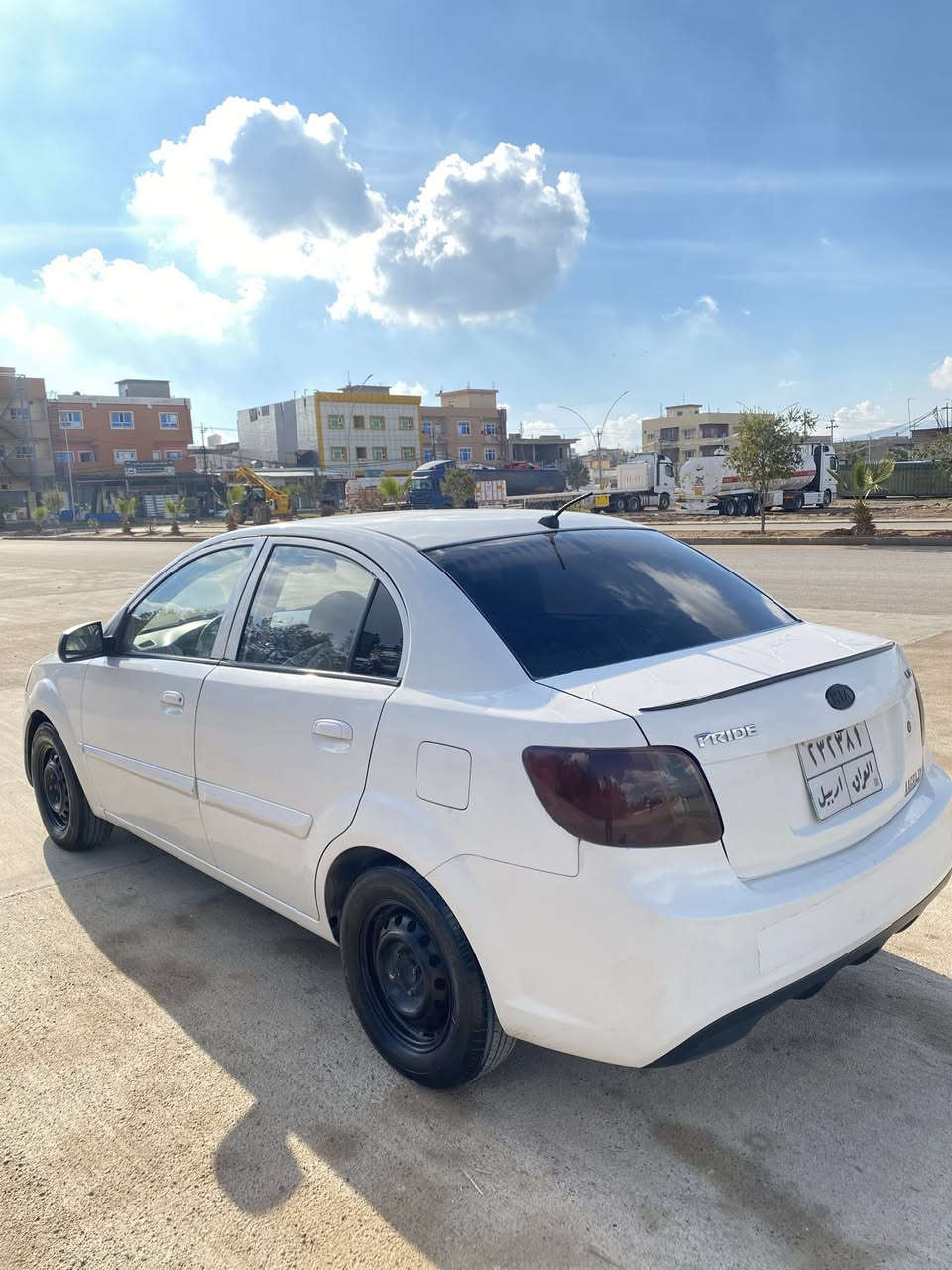 كيا ريو موديل ٢٠١٢
المواصفات: محرك ١٤٠٠/كيرتوماتيك/داخل اصفر/
٤ جامات كهربائي/ لايتات زينون/ شاشه و كامره…!

رقم اربيل و السنويه جديد لحد ٢٠٢٦ شهر ٨…..!
محرك و كير و تبريد و تدفئة بشرط 
السياره بدون مصرف و اجمل من الصوره 
ضرر السياره كلش خفيف و عندي صور الضرر هم
تاكيه على صفحة/ نص سقف + اربيع قطع صبغ 
مابي  دواخل نهائياً……
العنوان:دهوك/ قضاء بردرش 
السعر ٧٧ ورقه أو بي جال جداً بصيط

☎️📞 *********** واتساب.      ***********
