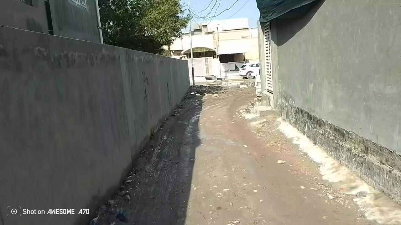 السلام عليكم دار للبيع المساحه طابو زراعي سند 25 تحويل مباشر باسم المشتري متوفره كل الخدمات الكليه 50 متر بيت حلو مرتب تسليم مفاتيح الموقع بكرلي الثانيه قرب قهوه ابو توحه السعر 30 وبي مجال الاستفسار مراجعه مكتب عقارات الحسام اتصل على رقم الهاتف ***********+*********** اخوكم ابو مومل
