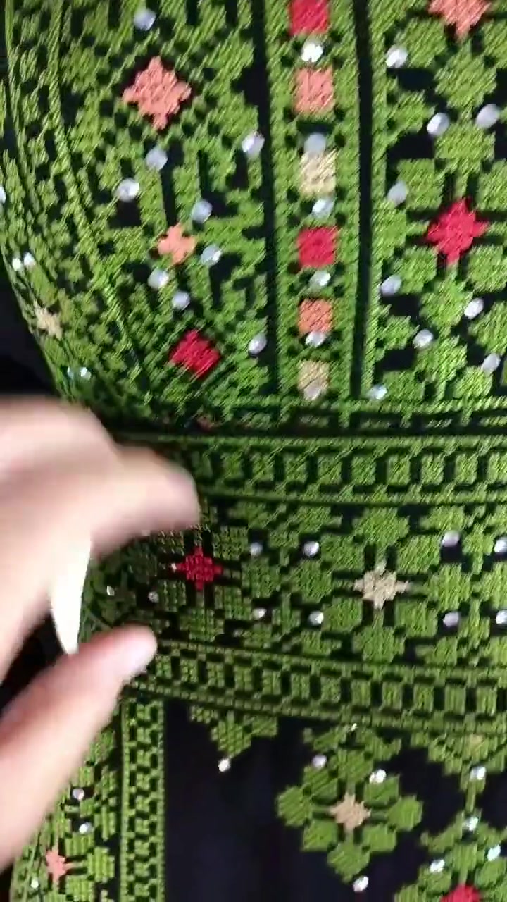 ✨ لأن التراث حكاية، وكل غرزة فيه نبضة وطن.. ✨تألقي بعبق التاريخ والأصالة مع [مصنع البراء ]!نقدم لكِ تشكيلة فاخرة من الأثواب الفلسطينية التراثية والعصرية، المصنوعة بحب وعناية لتناسب كل مناسباتك وتزيدي من إطلالتك سحراً ورونقاً 🌿.🧵 لماذا أثوابنا مميزة؟تطريز يدوي دقيق يعكس عراقة المدن والقرى الفلسطينية 🌺.خامات عالية الجودة تضمن لكِ الراحة والأناقة معاً.تشكيلة متنوعة تجمع بين أصالة الماضي وجمال الحاضر.👗 اكتشفي مجموعتنا الجديدة واختاري ثوبك الذي يشبه هويتك!📲 طريقة الطلب والتواصل:يمكنكِ مراسلتنا عبر رسائل الصفحة
العنوان: [كرداسه بني مجدول بجوار مسجد الحمزة ]
🚚 يتوفر لدينا خدمة التوصيل لجميع المحافظات مصر والعالم !#الثوب_الفلسطيني #تراث_فلسطيني #تطريز_فلاحي #هوية_وطنية #فلسطين #أزياء_تراثية #[#مصنع_البراء]


**إذا كنت صاحب هذا الإعلان وتريد حذفه لأي سبب، رجاءا أرسل رسالة إلى الدعم الفني**