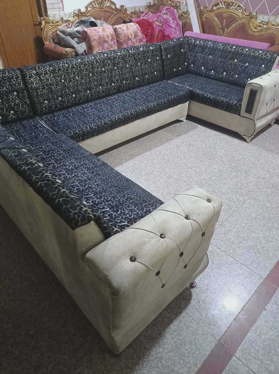 ديوان تسكام  10 مقعد عنوان كوت زهراء  سعر 250ب مجال شراء خاص 🤍


**إذا كنت صاحب هذا الإعلان وتريد حذفه لأي سبب، رجاءا أرسل رسالة إلى الدعم الفني**