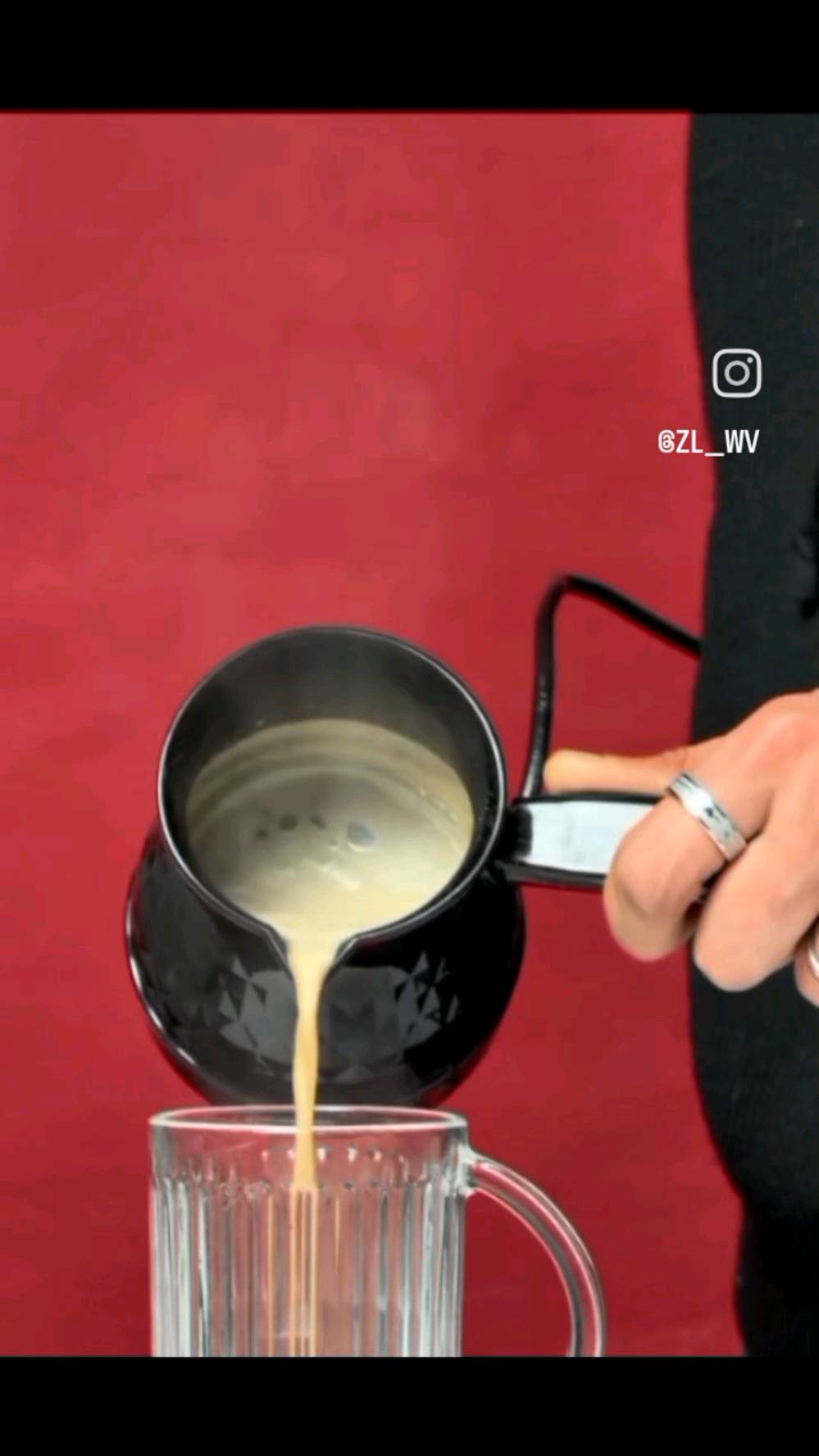 السعر ب9 🫟 ،، غلاية القهوة الكهربائية 157.RAF R هي الحل المثالي والسريع لعشاق القهوة التركية الأصيلة، في المنزل أو المكتب.

. تحضير سريع بقوة 500 واط ، تقوم الغلاية بتسخين الماء بسرعة وفعالية للحصول على قهوة مثالية في دقائق.

. سهولة الاستخدام: تتميز بتشغيل بسيط بزر واحد مع مؤشر .)ON/OFF knob with light( ضوئي يوضح حالة التشغيل

. تسخين متساوي مصممة لتوزيع الحرارة بشكل موحد، مما يضمن طعم قهوة غني ومثالي في كل مرة.

. تصميم عملي تأتي بتصميم مدمج وخفيف الوزن، مع مقبض مقاوم للحرارة لسهولة الحمل والاستخدام الآمن.

. سهلة التنظيف بفضل تصميمها البسيط، يسهل تنظيفها والحفاظ عليها صحية وعملية.

متعددة الاستخدامات يمكن استخدامها أيضاً لغلي الماء أو تحضير الشاي والمشروبات الأخرى.