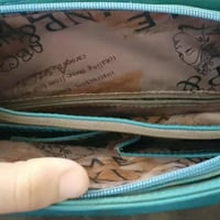 ملابس نسائية • جديدة • متنوعة