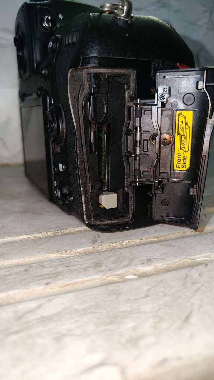 نيكون D850 شترها 100k  نظافة 95% وياها جنطة كرب بطاريا حتياط رام 64 حزام سعر 1550 مو شراي لاتعبني
