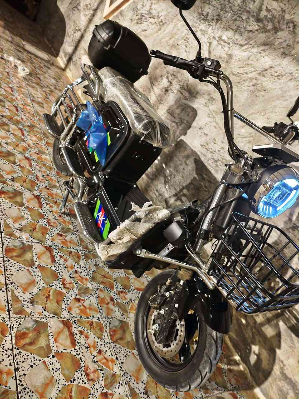 سلام عليكم دراجه شحن
جبلي ابو سله جبيره
موديل2025 ابو 7 بطاريات
دراجه. احله من صوره جديده او عله فحص
سعر800 
رقم ***********
