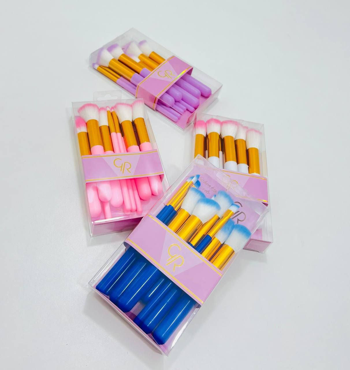 💫 وفرنالكُم فُرش كولدن روز الأصلية! 💫
مجموعة فُرش احترافية بأشكال وأحجام مختلفة لتطبيق كل أنواع المكياج بكل سلاسة وأناقة 😍

✨ ليش راح تحبينها؟

توزّع المنتج بشكل ناعم ومتساوي، تعطيج لمسة نهائية احترافية 🎨

تدمج المكياج بسهولة حتى يطلع طبيعي بدون خطوط 🙌

تحتوي على فُرش أساس، بودرة، كونتور، وظلال عيون – كلشي تحتاجينه بجموعة وحدة 💕

🚗 التوصيل: بغداد 4 – المحافظات 6


**إذا كنت صاحب هذا الإعلان وتريد حذفه لأي سبب، رجاءا أرسل رسالة إلى الدعم الفني**