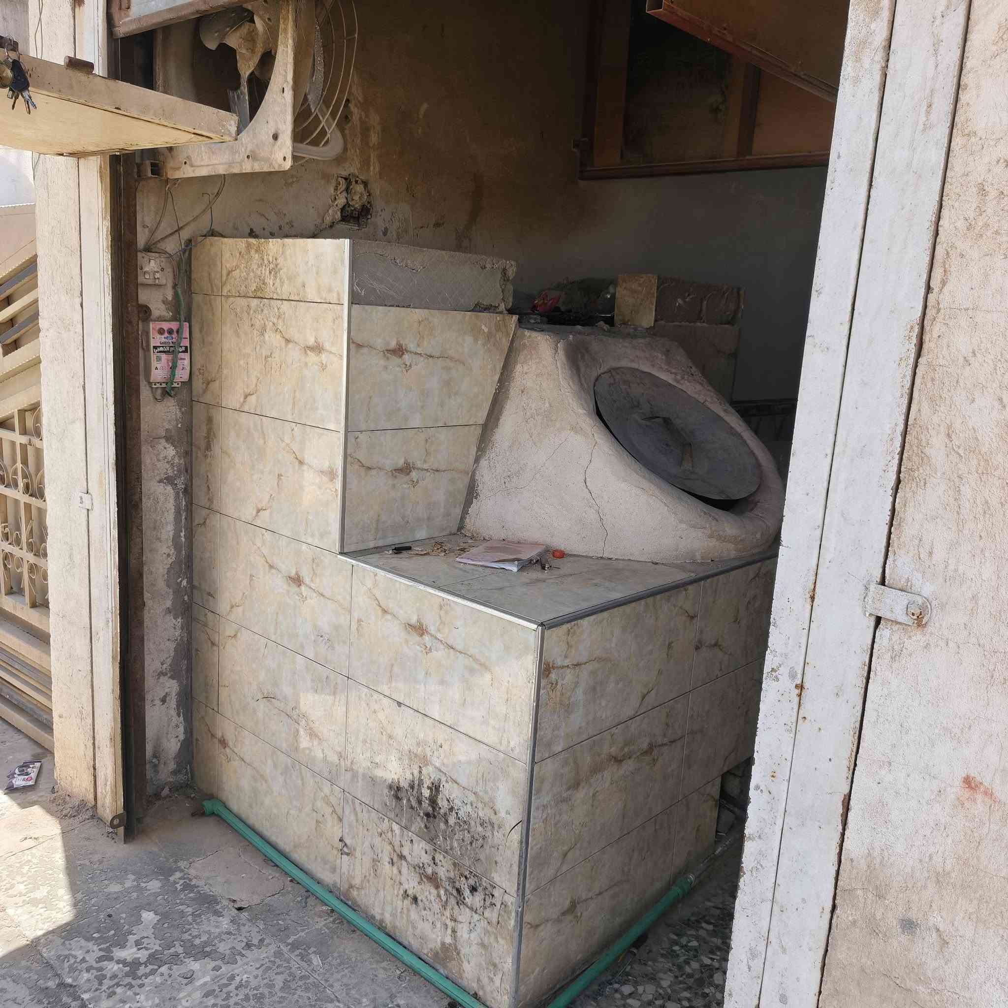 سلام عليكم مخبز لليجار كامل جيب طحين تخبز موقع بغداد حي الكوفه عشارع شارع كله مبي مخبز ***********
