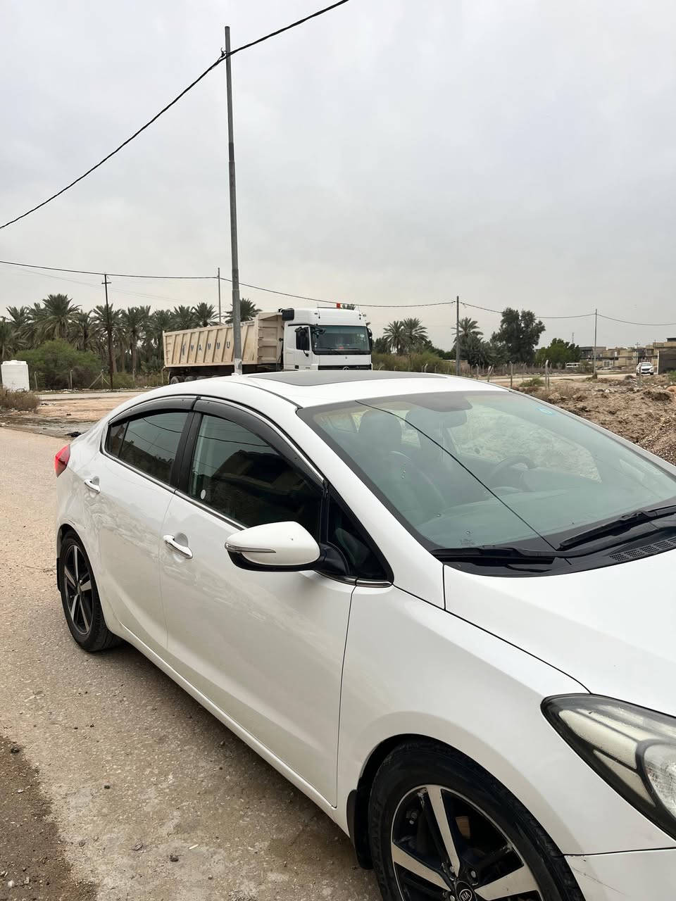 سلام عليكم 
كيا فورتي ٢٠١٥ رقم بغداد باسمي 
مواصفات 
بصمه 
فتحه 
اشاره مري
لدات 
كشن كهربائي
كشن تبريد تتدفائه خلفي وامامي
حساسات خلفيه +كامره بلادي
مري شفط 
يدات نيكل+لد ترحيب 
تبريد قطعتين 
مكفوله من دواخل بنيد شويه بيه صبغ+شبر بالباب سايق
دعاميه نفس لون بلاد جاملغ امامي بلاد نفس لون 
السعر ١١٥ 
***********
بابل
