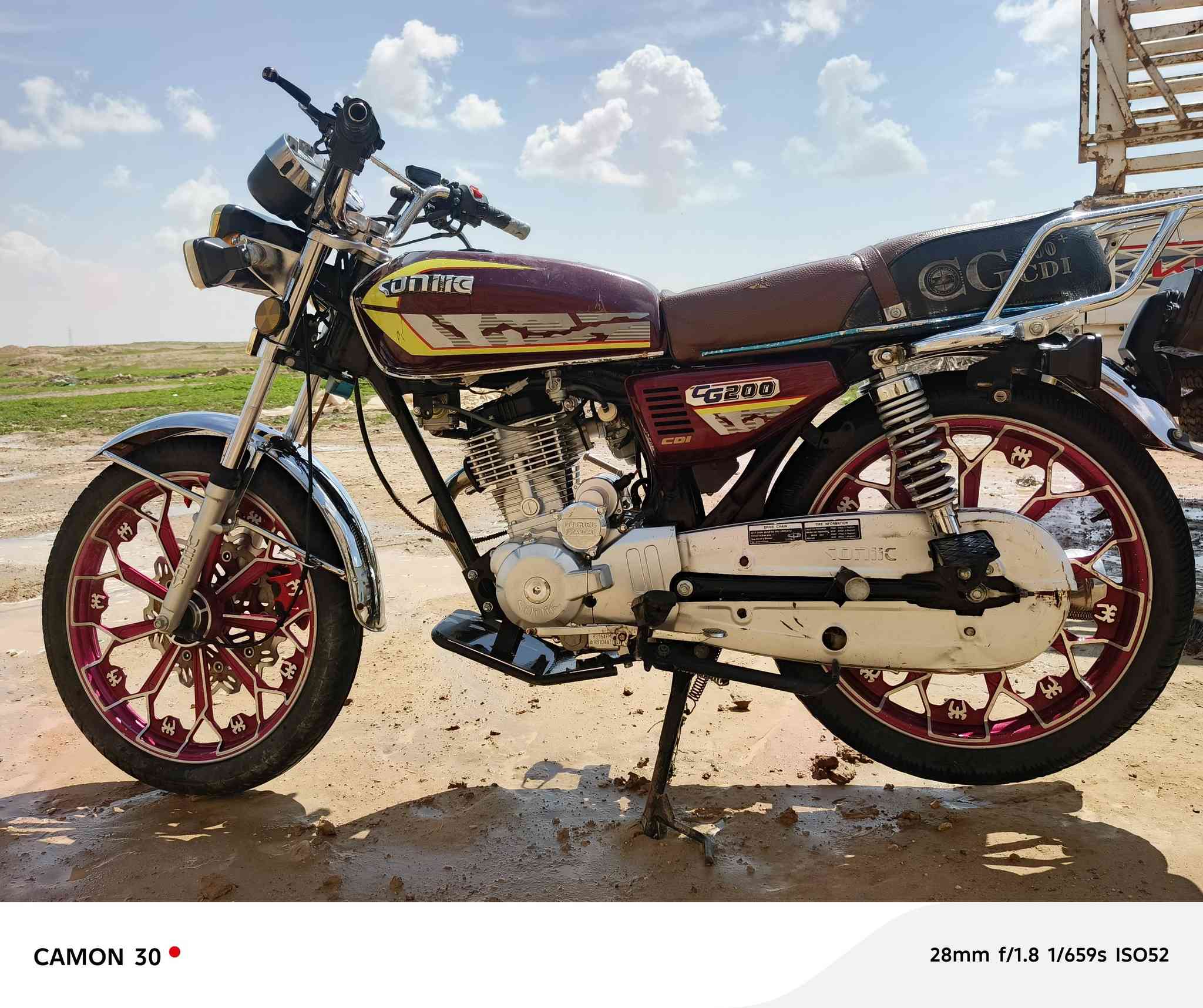 سلام عليكم دراجه سيفان البيع موديل 2024وراق محرك نضيف برقي مامفتوح بيه كهربايات ماتشتقل  بس ضفيره شقاله دراجه نضيفه كلش مكاني ميسان السعر 800 رقمي ***********
