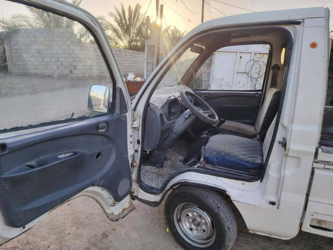 سلام عليكم للبيع هيفا جاهزه محرك كير صدر تخم تاير جديد كهرباء جاهزه كيجات كلهن شغال اوزاق موحوده واذا تريد وكاله هم موجود سعر ١٩ وبيه مجال مكاني بلد ***********
