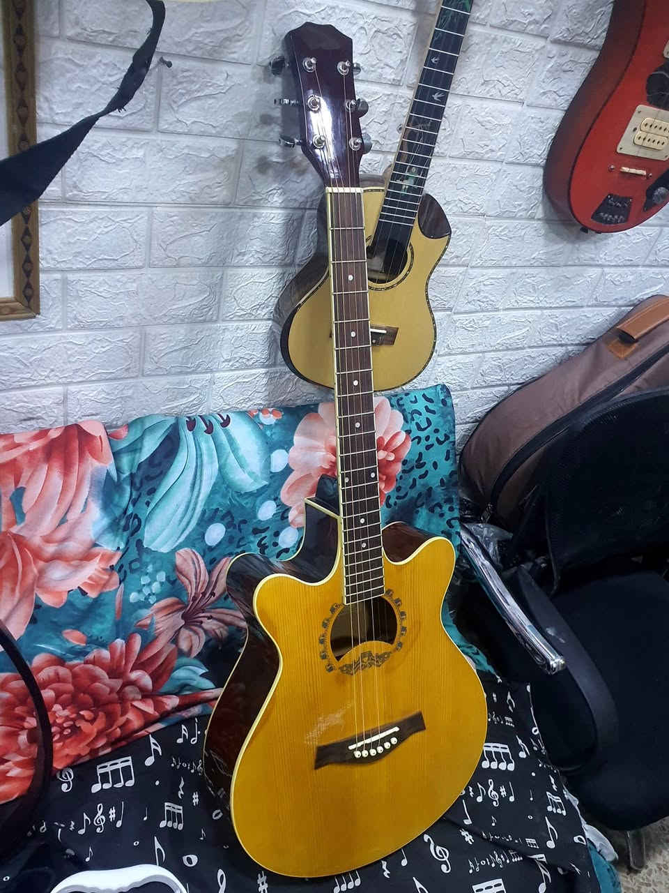 كيتار اكوستك🎸
الموقع📍: موصل جامعة قرب الفاتنة او موصل سبيس مكتب عامر فندر للموسيقى

متوفر توصيل🚗

السعر تواصل على واتساب
***********
***********

