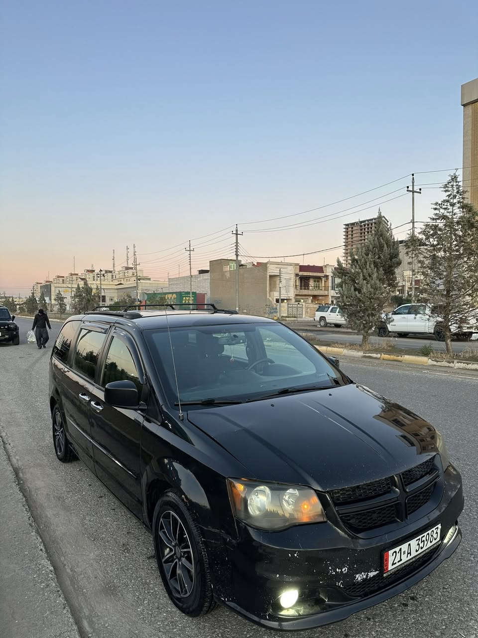 دوج كرفان 2017
گير و محرك شرط الفحص
رقم و سنويه  جديده
تخم  تاير جديده تايوان اصلي
صدر امامي و خلفي جديد
3 قطع تبريد 
تحكم استيرن و تحديد سرعه 
السياره بيهه قطعتين صبغ جاملغ صفحة السكن و بنيد
و بيهه شويه تعديل بل صندوق
السياره خير من الله مابيهه اي مصرف جاهزه لل شغل
السياره رقم أجرة سليمانيه 
السعر 155 ورقه
***********
