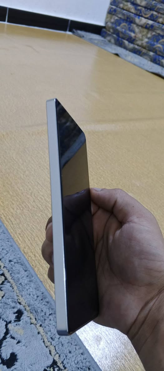 تكنو كامون 30 برو TECNO CAMON 30 Pro 5G
الجهاز نسخة 5G مو العادي ذاكرة الجهاز 256 والرام 24 فول مواصفات شاشة 144 فريم يشغل 90 فريم ببجي صافي كاميرا الجهاز كلش حلوة تشغل 4k ستين اطار صوت ستيريو شاحن 70 واط سريع جدا وبطارية 5000 الكاميرا الأمامية والخلفية 50 ميكا بكسل بصمة  مدمجة بالشاشة تسجيل مكالمات بدون برامج وبعد هواي مواصفات 
الجهاز بعده جديد بحالة الوكيل بدون اي ضرر او خلل مكفول وكامل ملحقات مع كفرات الحماية
السعر 300 الف 
عنواني بصرة دور الشرطة 
***********
