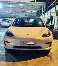 للبيع  تسـلا مودل 3    (( 2023 ))  ماشيه  30 .▪︎رقم  بغداد   • سقف بان...