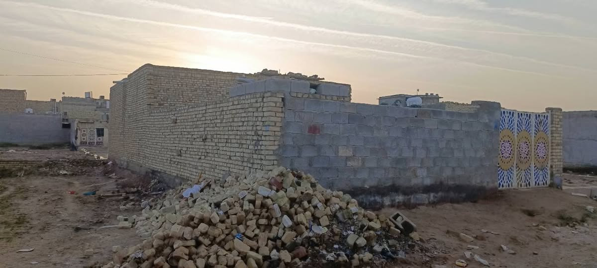 بيت 200 متر رقم بنهاوند الرابعه بي توقيع وزير 
مبني بي غرفتين وصاله ومطبخ حراري 2في4 وصحيات
 بس الاستقبال والمطبخ ما مبنيات موجود بتلوهن السعر 55 وبي مجال 
يبعد عن السايدين تسع بيوت للاستفسار اتصل ***********
