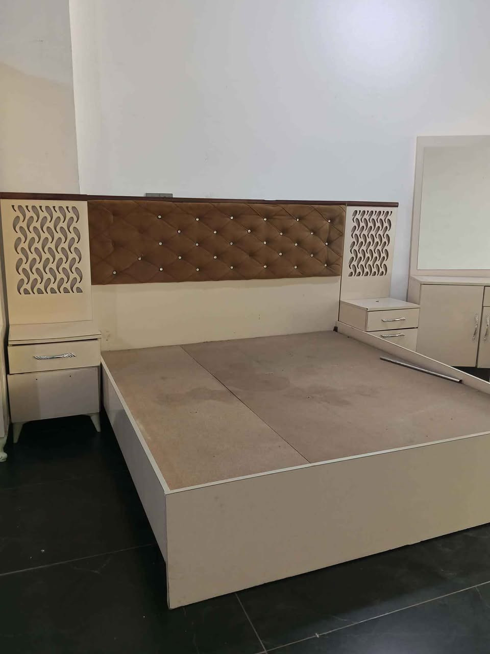 غرفه نوم تفصال لوك درجه اولى سعر 500 الف شراي يخابر رقم مكان كركوك *********** كركوك, العراق
