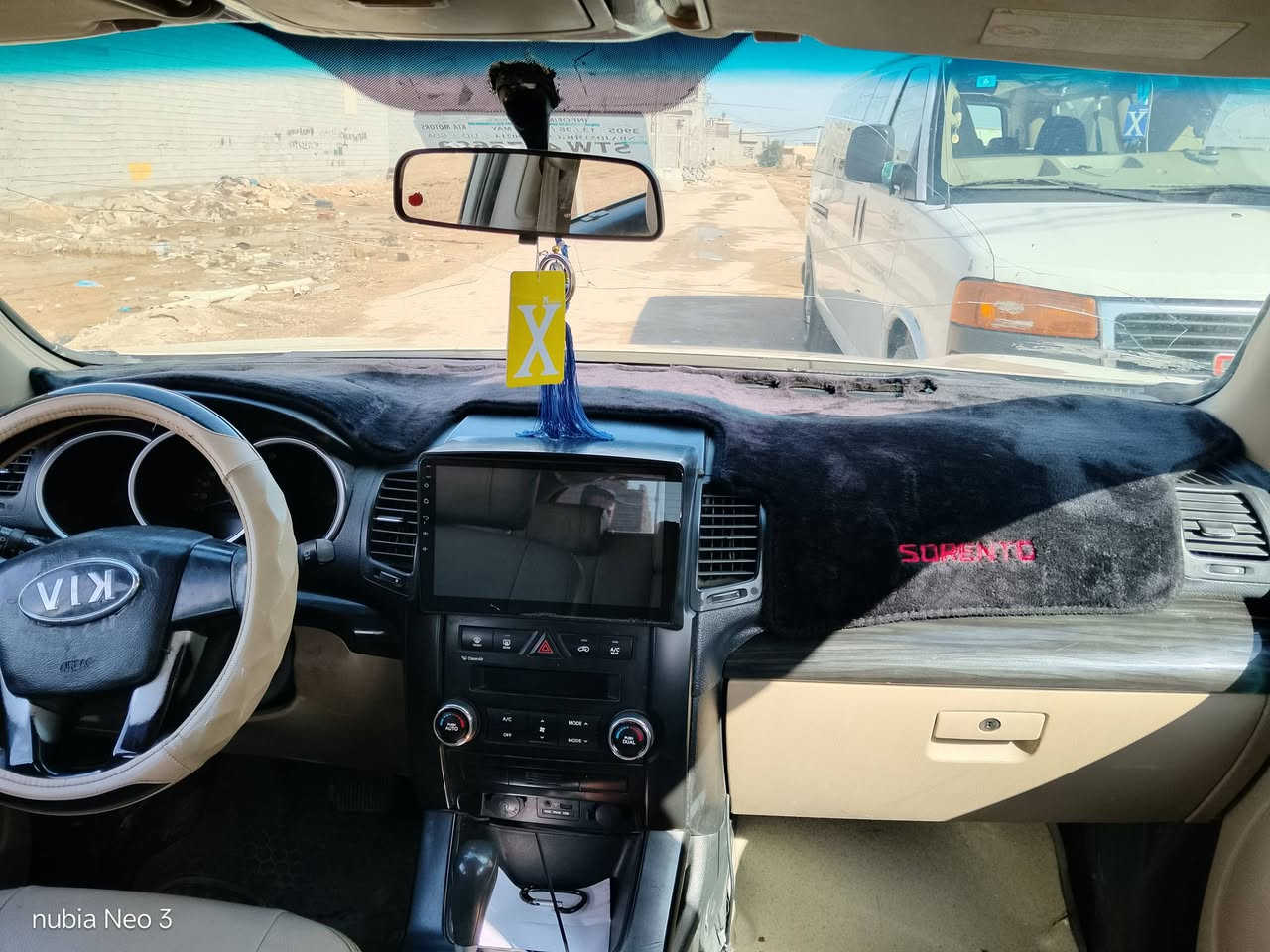 السلام عليكم
سياره سورنتو للبيع 2012 

رقم بغداد وكاله عامه بسمي 

سياره جاهزه كير ومكينه 

وتبريد وتخم تاير وحداديه كله جديد 

7راكب مكينه 2400 دوش 

مصبوغه عام اثر طخات بصيطه 

ابيع هل موجود  : السعر 90 بيه مجال 
مكان السياره كربلاء 

للستفسار ***********
