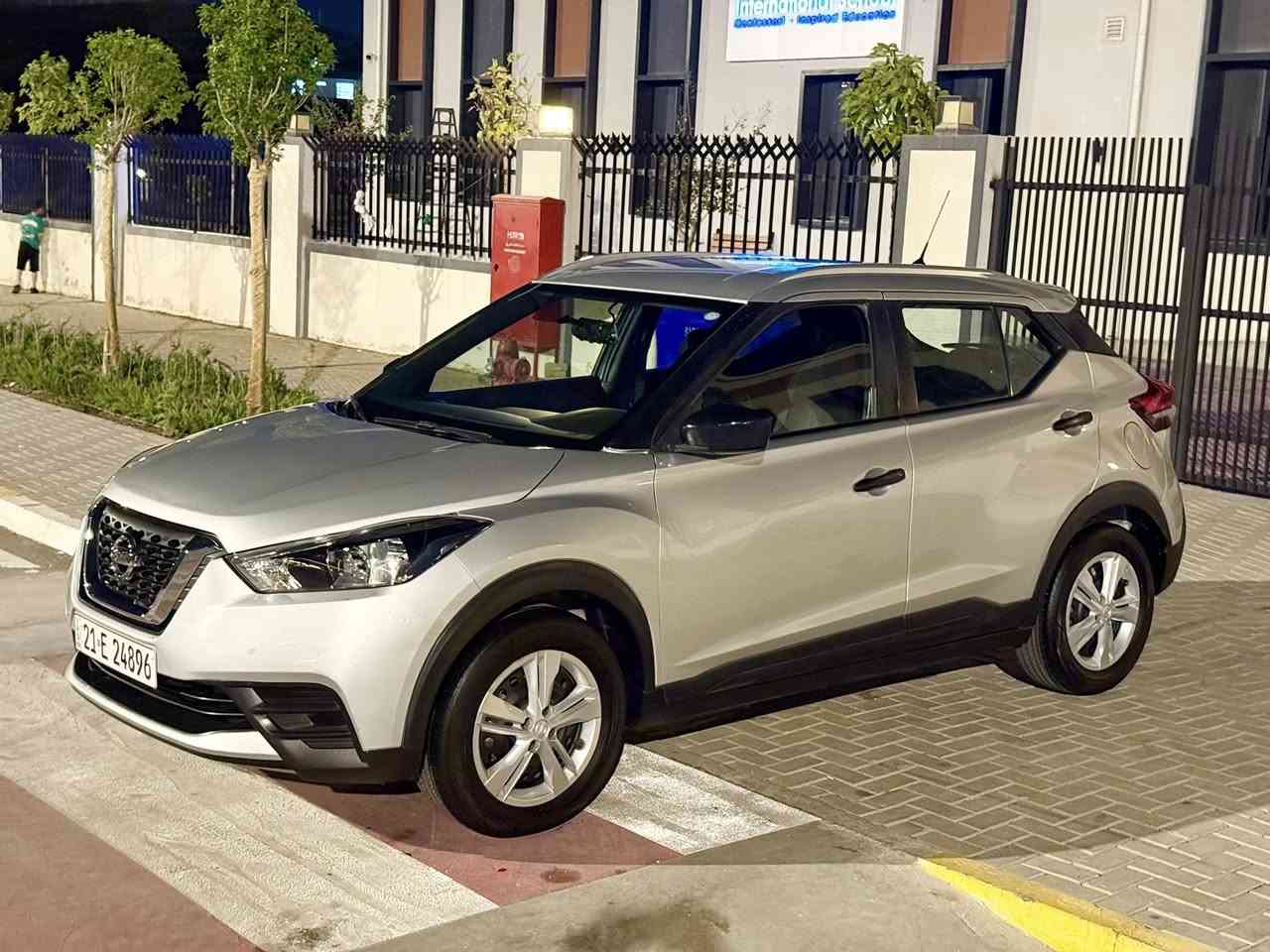 نیسان کیکس خلیجی (٢٠١٨)
قەباغ سندوقی بۆیاخە 
لەگەڵ پەڵەیەک چەمەلەغی پێشەوە
بێناوبێ ئێرباگ 
کامل سێرڤس هایدرۆلیکی گێڕ
ڕۆنی مەکیینە
چوارتایەی تازەی لەژێرە
باتری تازەیە
بێ تەقەوڕەقە
سەنەوی تا (٢٠٣٠) تازەیە
بۆزانیاری زیاتر پەیوەند بکە
(***********)
