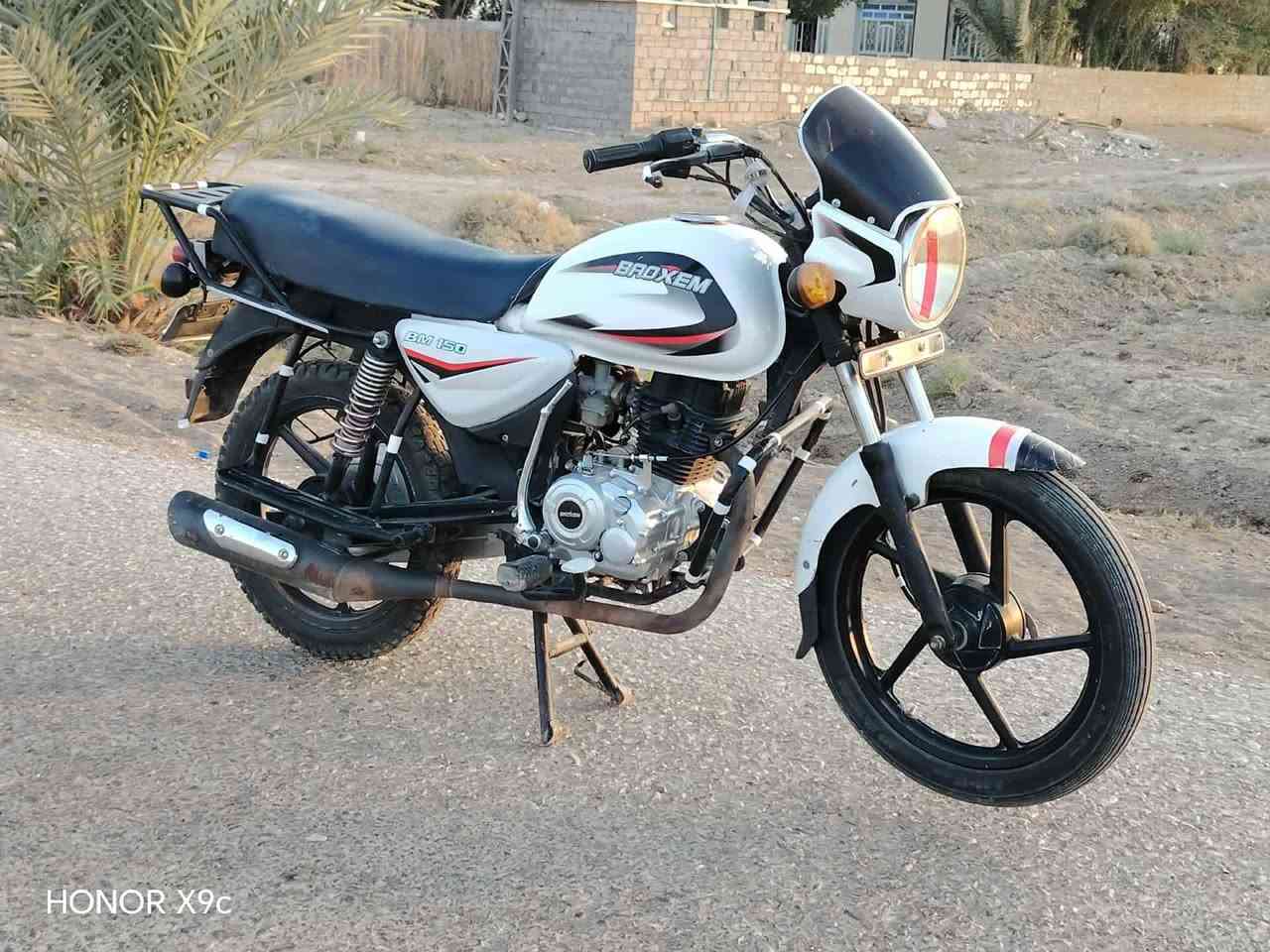 السلام عليكم دراجه بوكسم اوراق اصولي وصل معرض موجود دراجه نضيفه موديل 2020 محرك مامفتوح السعر 950قفلها *********** مكاني بابل يرهم مراوس
