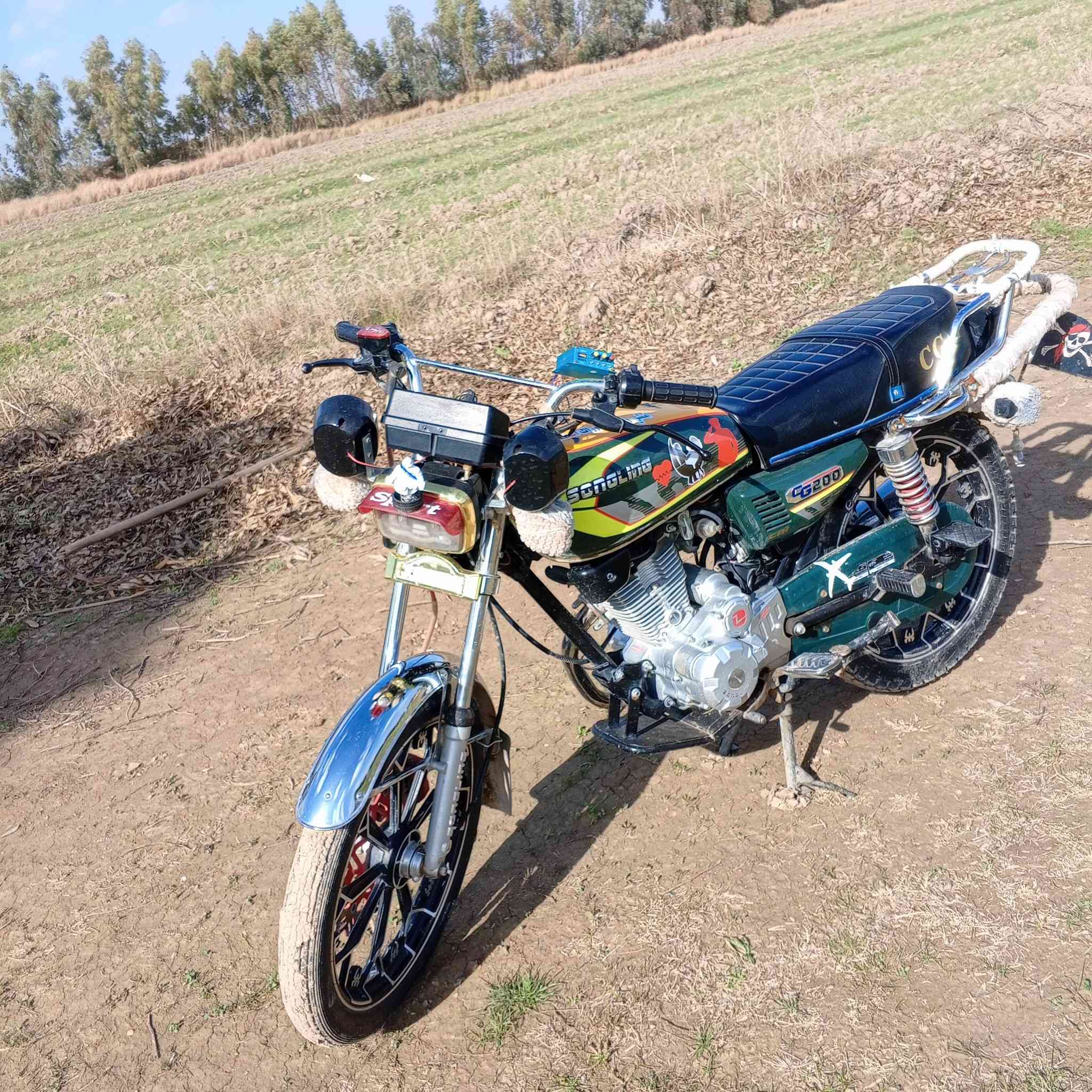 سلام وعليكم دراجه للبيع سيفان موديل 24 نضافه فول كفاله عامه مابي اي نقص مكان دلي عباس سعر 675 
شراي نتصل ***********
