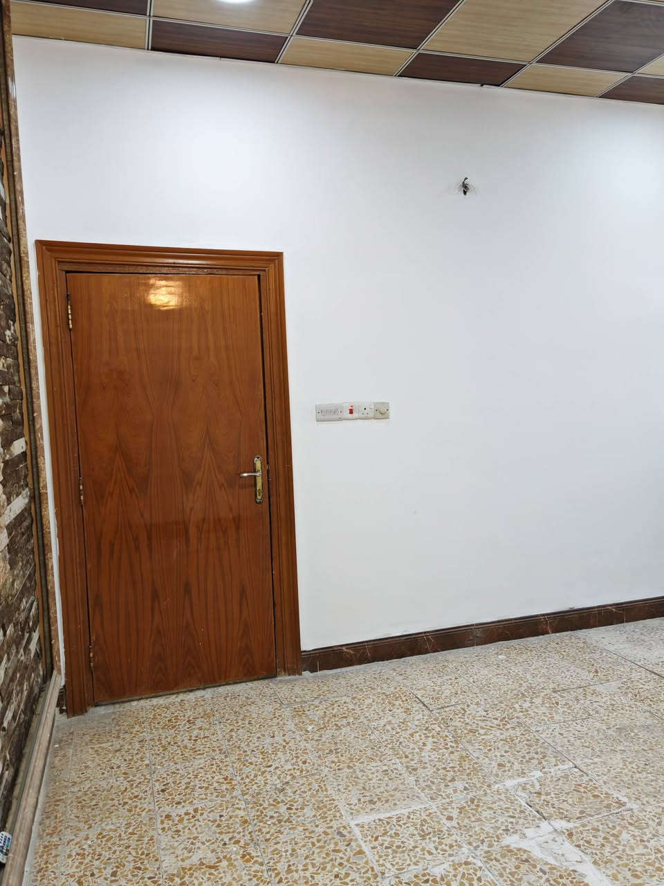 السلام عليكم بيت بالبراكيه شارع المطار القديم الفرع الي مقابل صيدلية المطار البناء صب كونكريت اساس +سقف  كونكريت.. والبناءبلوك درجة أولى شبيه الطفيلي العنوان سابقا صيدليه المطار حاليا صيدليه صفا عبد الرضا الرماحي
***********
