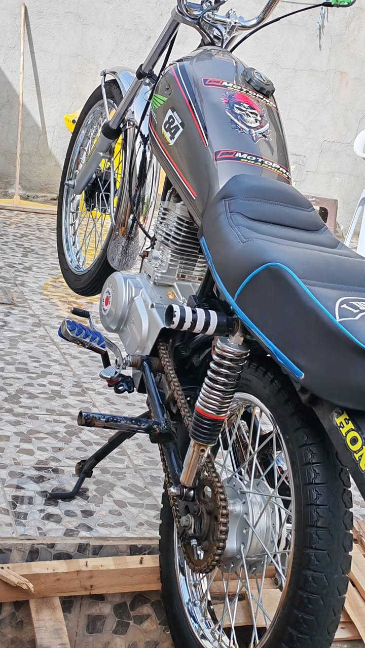 يالله سلام عليكم  دراجه نامه حربي البيع
تعميره 2025
مكينه نامه شلامجه مكفوله من كلشي 
تعميره بعدهي جديده ولا تعبانه 
تايرات بعدهن جدد تخم 
مناقصهاا برغي 
السعر 800او قابل التفاوض 
التواصل ***********
