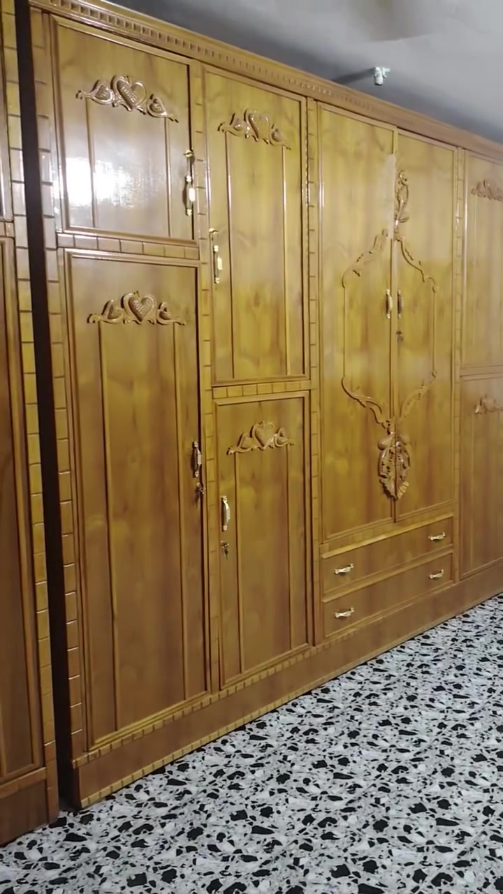 السلام عليكم الغرفة نجاره صاج مسرح ضهر جرجوبة شغل زان بس ضيق مكان سعر مليون ٧٠٠ رقم ***********
