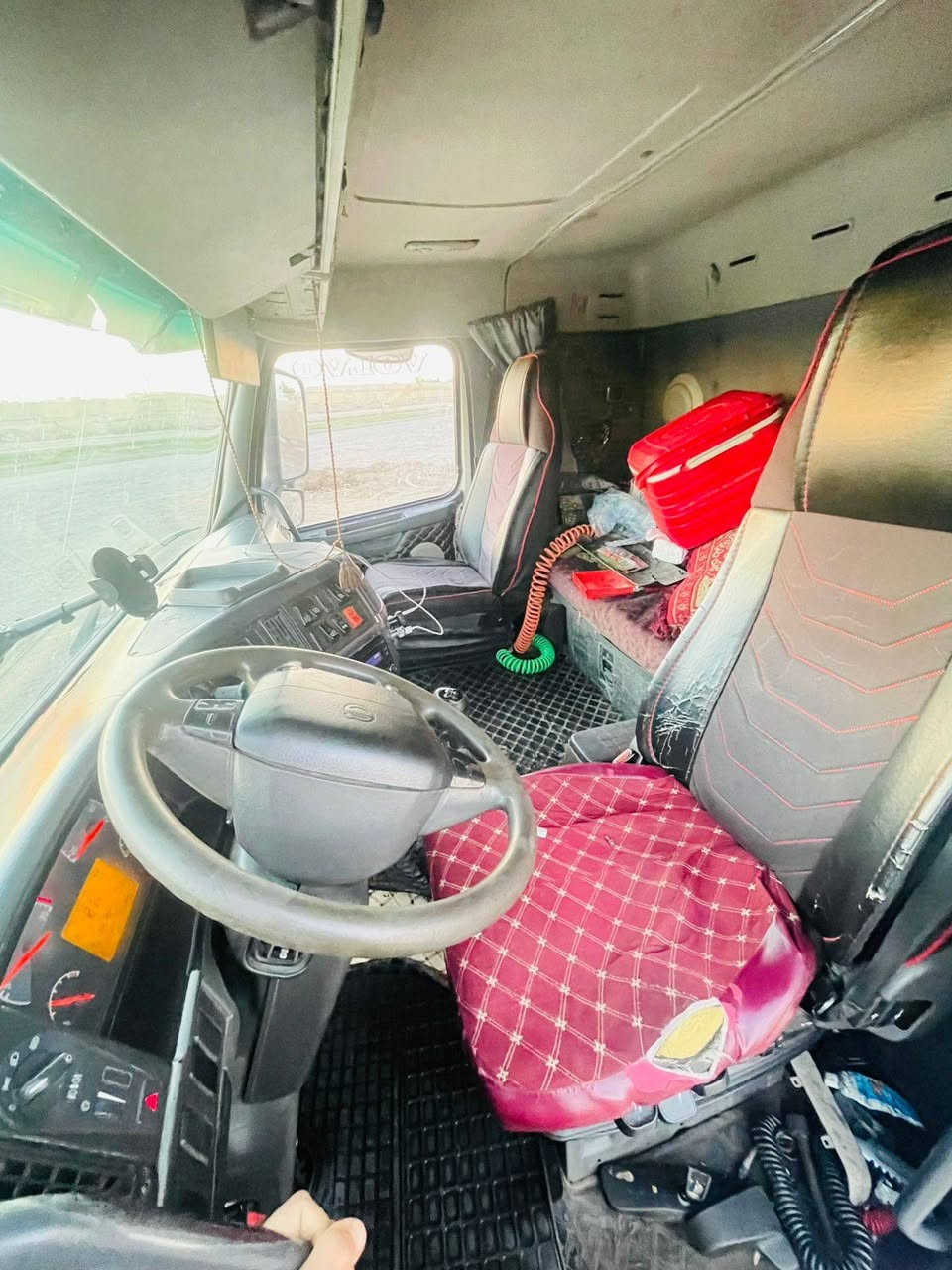 سلام عليكم 
للبيع فالفو 2005 شيطاني مجموعه شفت دائريه 
ذرعتها 15 متر ونص
 كلها بالشرط گير 3*3 شرط التحويل
  سنويه نافذه 
طخم تاير جديد 
السعر المطلوب  325 ورقه وبيها مجال 
مكان السياره صلاح الدين بيجي 

‏‪***********‬‏
