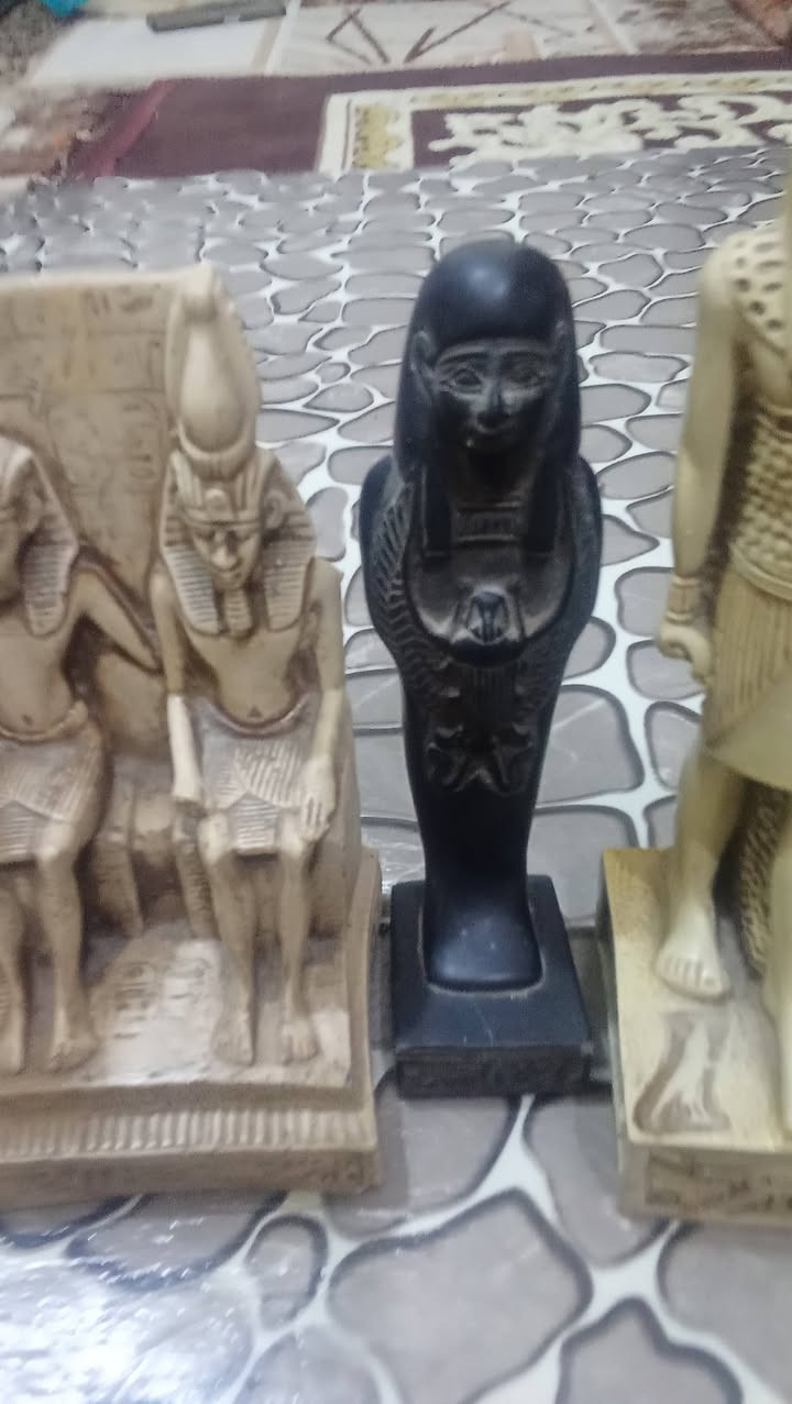 تحفيات للبيع +خاتم فضه 925 +قدحات انتيكه عدد2الاتصال واتساب ***********
