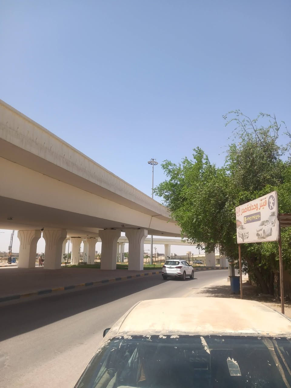الدار 🏠 للبيع مساحة 200 متر على شارع عام الواجه 10 ول نزال 20 البيت رقم واصل لل بلديه البيت بناء 2016 عكاده 
البيت بي بناء 5 غرف وستقبال البيت طابق او نص البيت تجاري 
البيت بي تلاثه غرف جوه او استقبال او بي ثنين ساحات طرمه 
او بي مطبخ جبير كلش او اثنين مرحاض او حمام جبير كلش 
يعني البيت جبير كلش مال عائله جبيره العنوان محافظة ميسان العماره حي الكرامه الدبيسات  *********** تفاصيل أكثر

