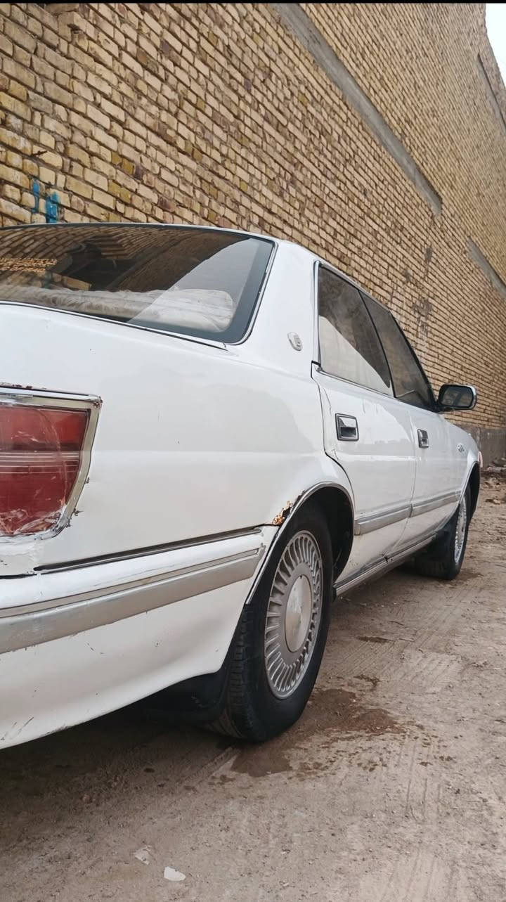 سلام عليكم ورحمه الله وبركاته هارتوب للبيع موديل 90 سياره فول تبريد شغال سياره خير من يم الله مكينه 2500 قبق اسود فول سياره للبيع ماكاني واسط رقم نكليزي واسط سياره بسمنه الاستفسار عله الرقم ***********

