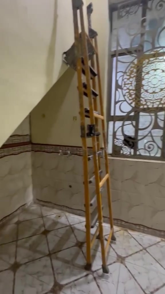دار للايجار قرب الجنسية
يتكون من غرفة وهول ومطبخ وصحيات 
كامل من كلشي
***********
