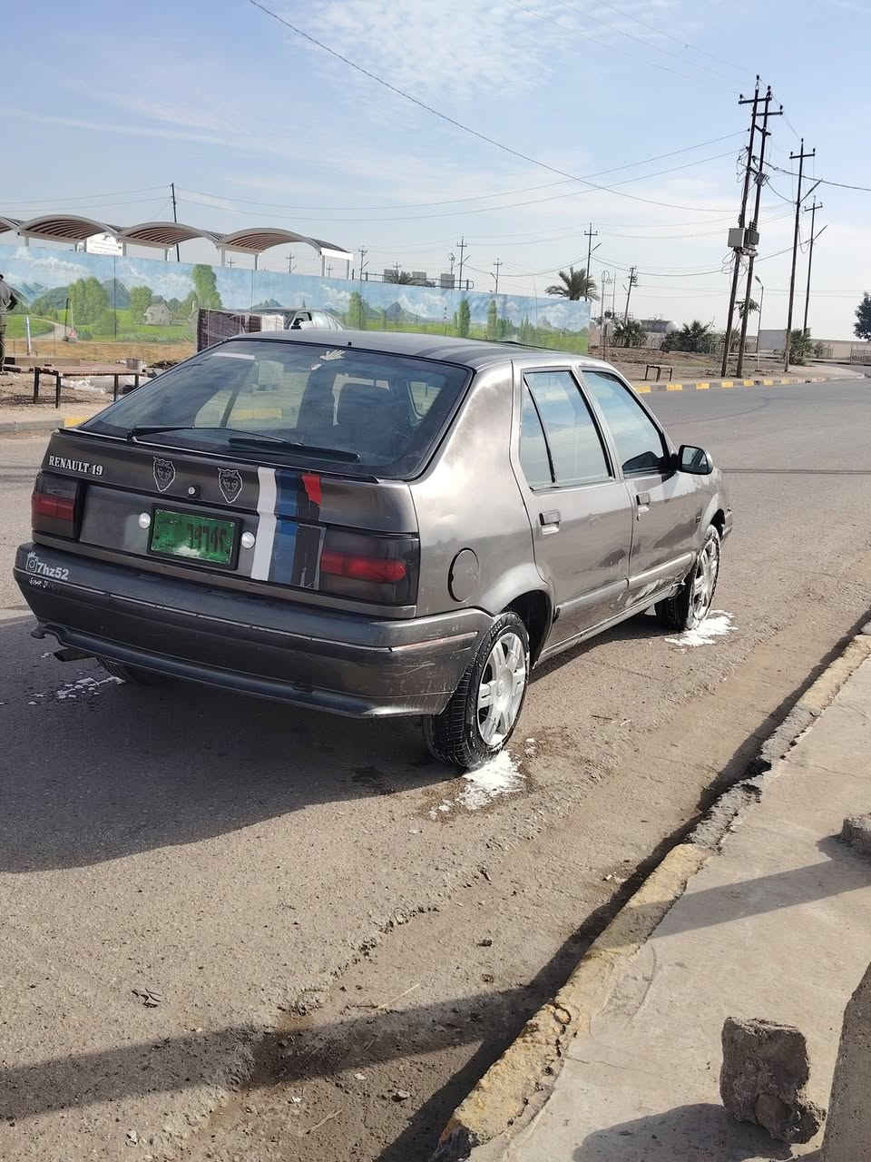 السلام عليكم سياره رينو حجم 19 البيع ويرهم مرواوس حسب القناعه صدر نضيف تايرات نص غرفه جديده محرك وكير شرط السعر والتفاصيل على اتصال 
***********
